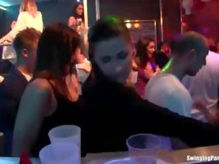 Blondinka weçerinka jatty gets fucked in klub