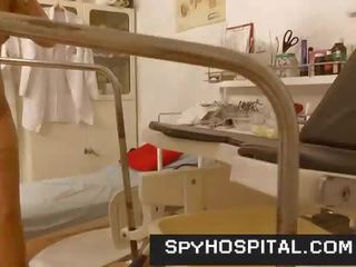 Гаряча ноги високий каблуки підліток went для gynecologist прихований камера відео
